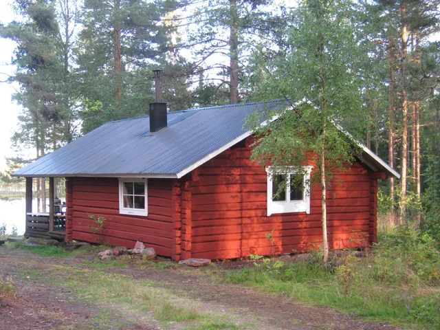 Vy över huvudstugan
