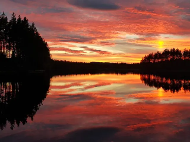 Kvällsstämning över sjön