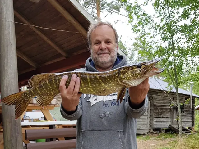 En fiskare med sin fångst