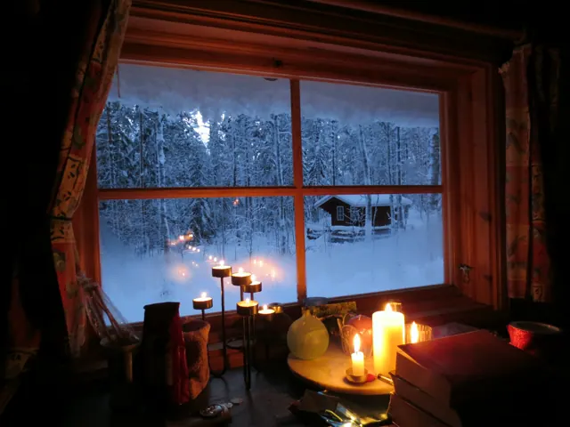 Levande ljus i stugan